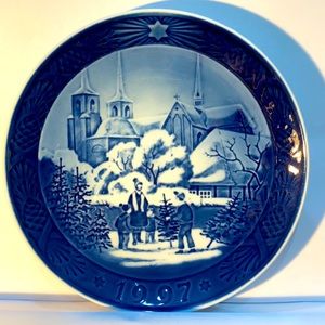 Royal Copenhagen Christmas Plate - 1997.
